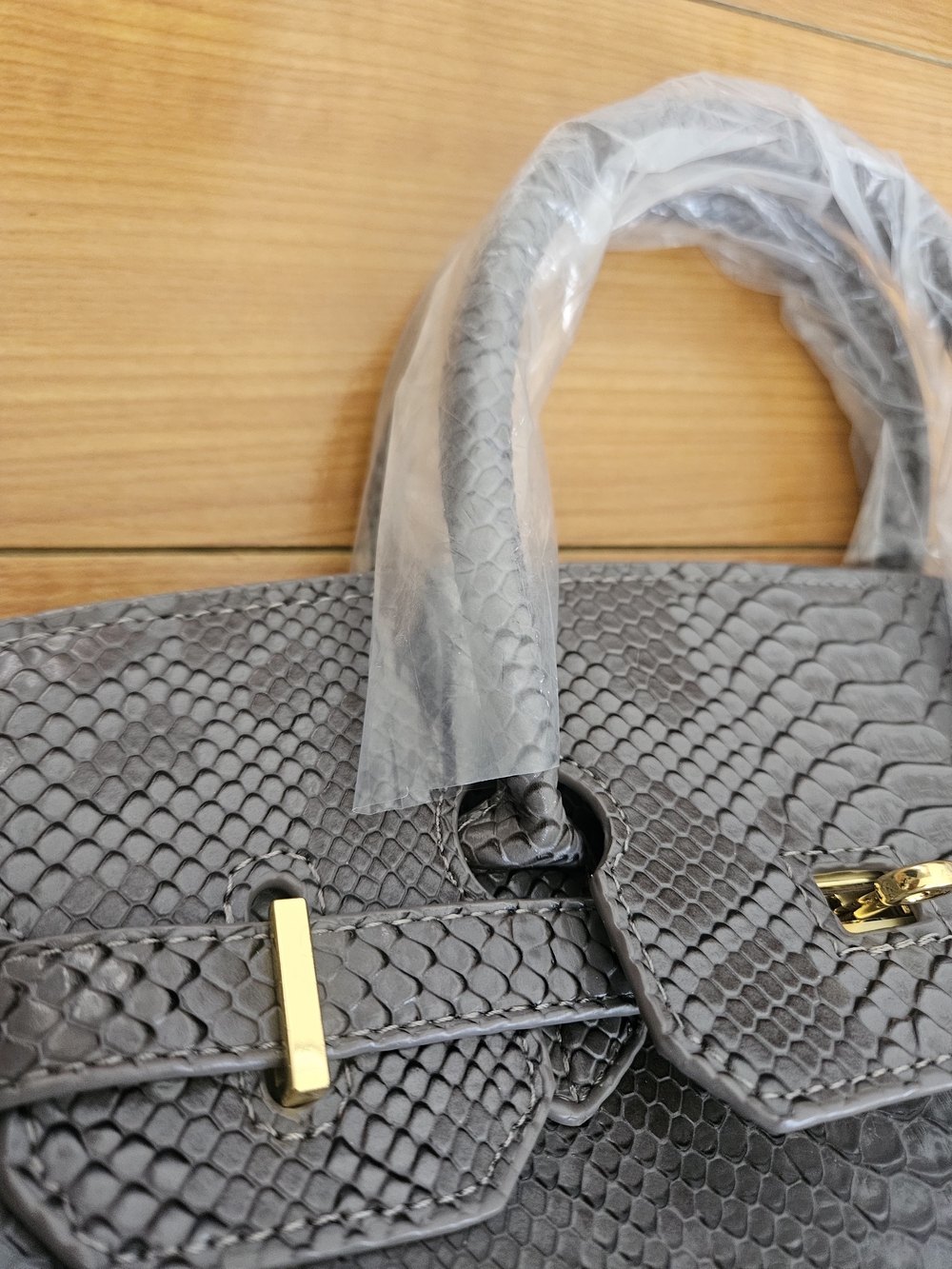 NEVER WORN Structured Grey Python-Texture Top-Handle Crossbody Bag Purse + 1 Xtr